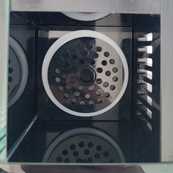 Detalle del filtro de calcetín del acuario All in One 80 Peninsula