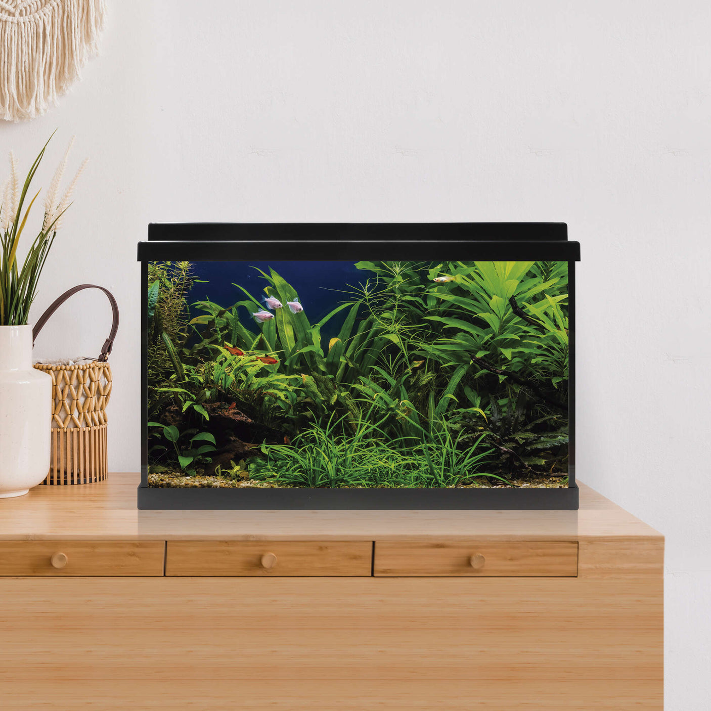 acuario de color negro kit aqua led 64 litros sobre mueble