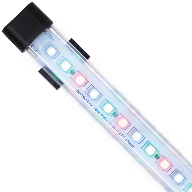 Detalle de la tira LED RGB con carcasa rígida plástic
